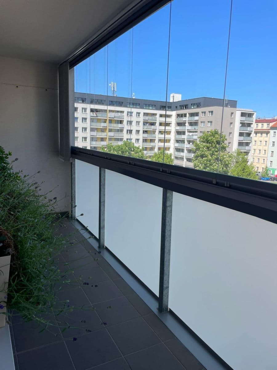 Prenájom bytu 3-izbový 82 m², Jeseniova, Praha, Praha Prenájom bytu 3-izbový 82 m², Jeseniova, Praha, Praha