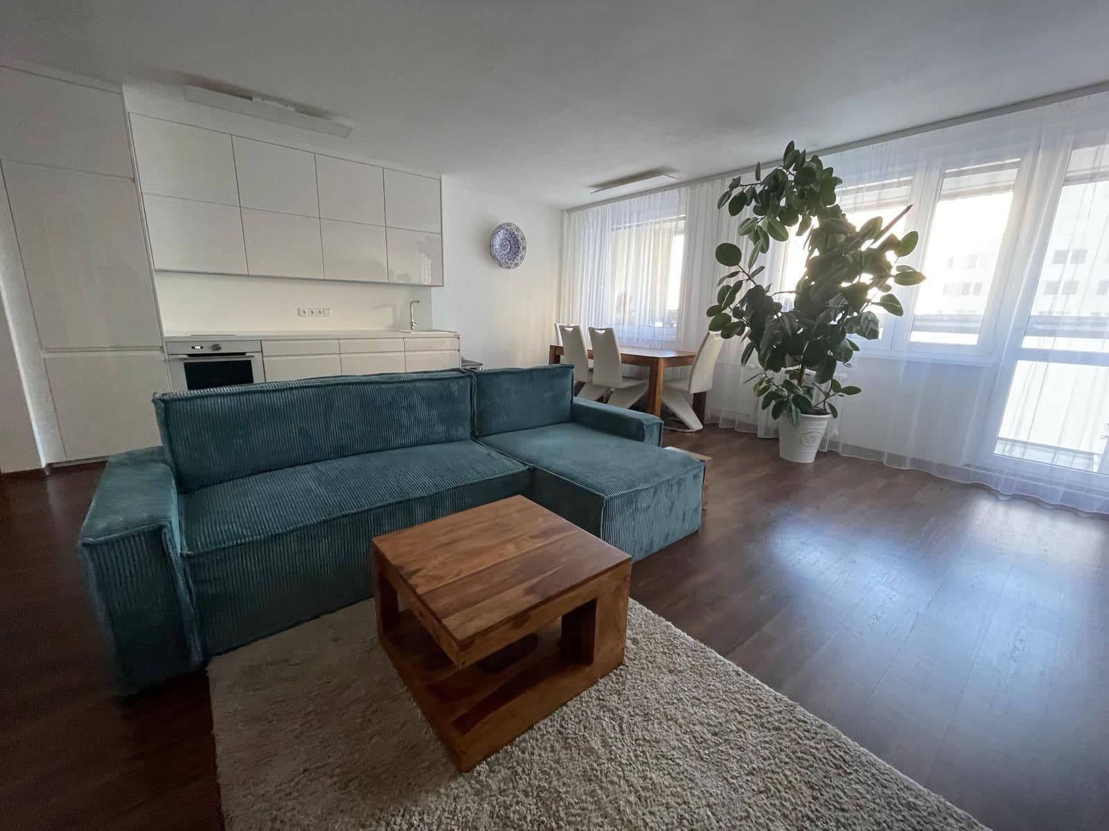 Prenájom bytu 3-izbový 82 m², Jeseniova, Praha, Praha Prenájom bytu 3-izbový 82 m², Jeseniova, Praha, Praha