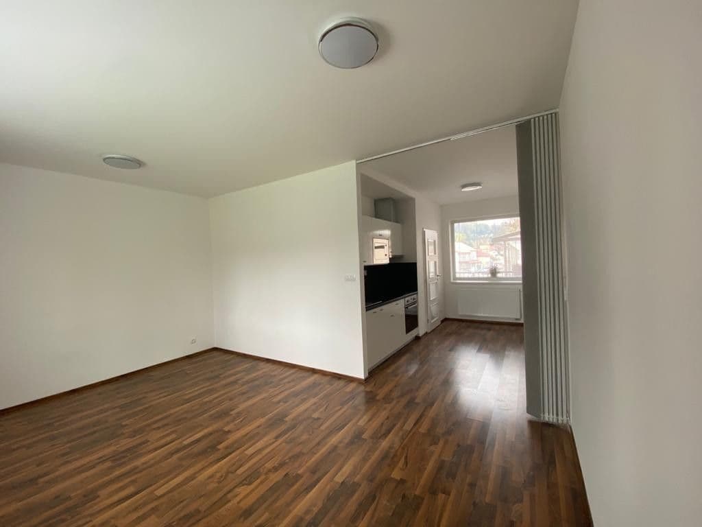 Prenájom bytu 1-izbový 36 m², Masarykovo náměstí, Mnichovice, Středočeský kraj Prenájom bytu 1-izbový 36 m², Masarykovo náměstí, Mnichovice, Středočeský kraj