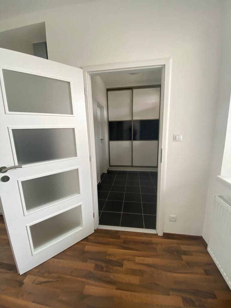 Prenájom bytu 1-izbový 36 m², Masarykovo náměstí, Mnichovice, Středočeský kraj Prenájom bytu 1-izbový 36 m², Masarykovo náměstí, Mnichovice, Středočeský kraj