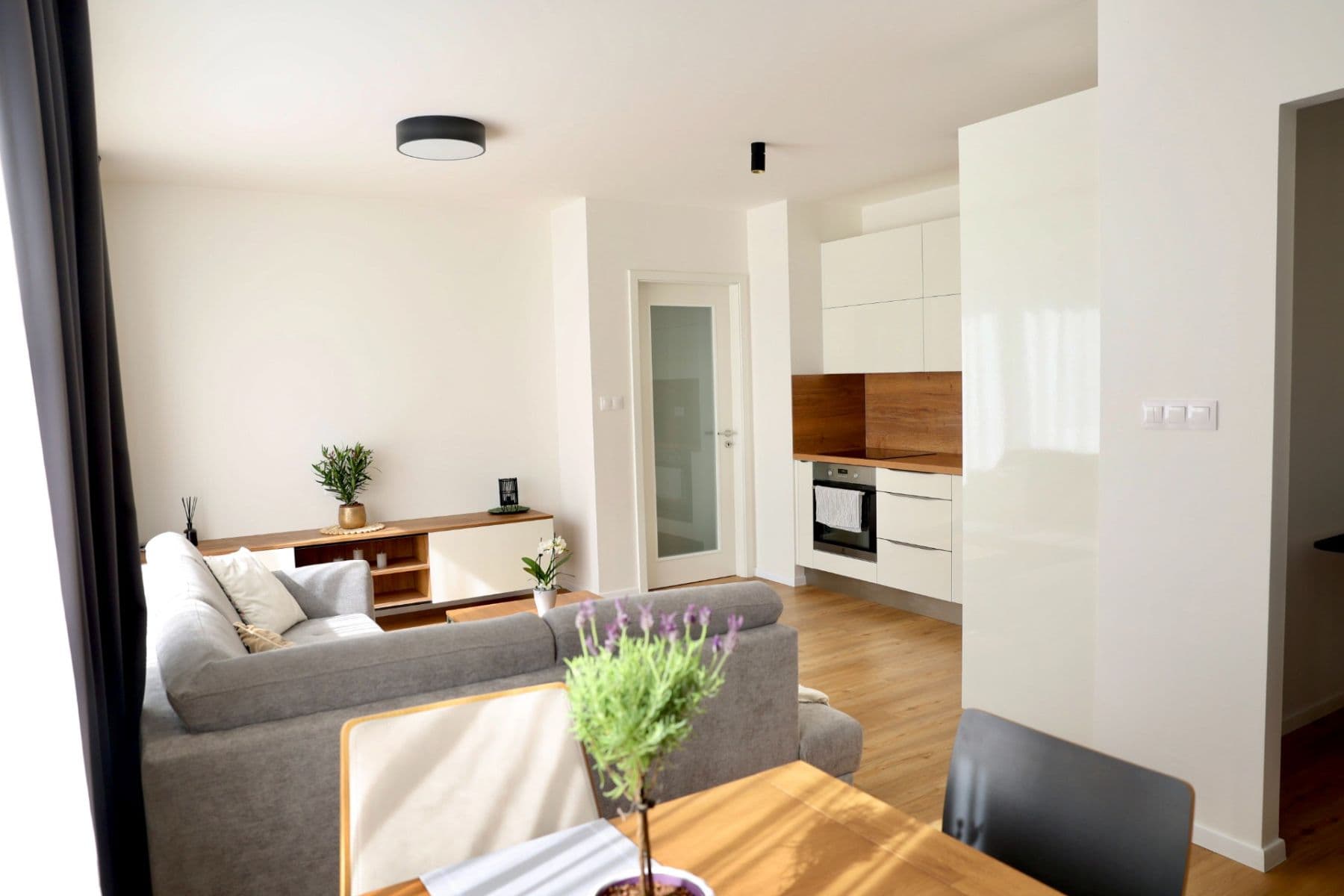 Prenájom bytu 2-izbový 54 m², Karla Čapka, Unhošť, Středočeský kraj Prenájom bytu 2-izbový 54 m², Karla Čapka, Unhošť, Středočeský kraj