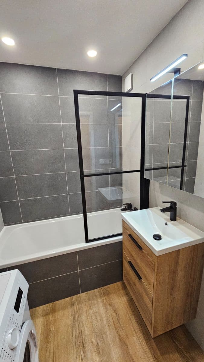 Prenájom bytu 3-izbový 74 m², Lamačova, Praha, Praha Prenájom bytu 3-izbový 74 m², Lamačova, Praha, Praha