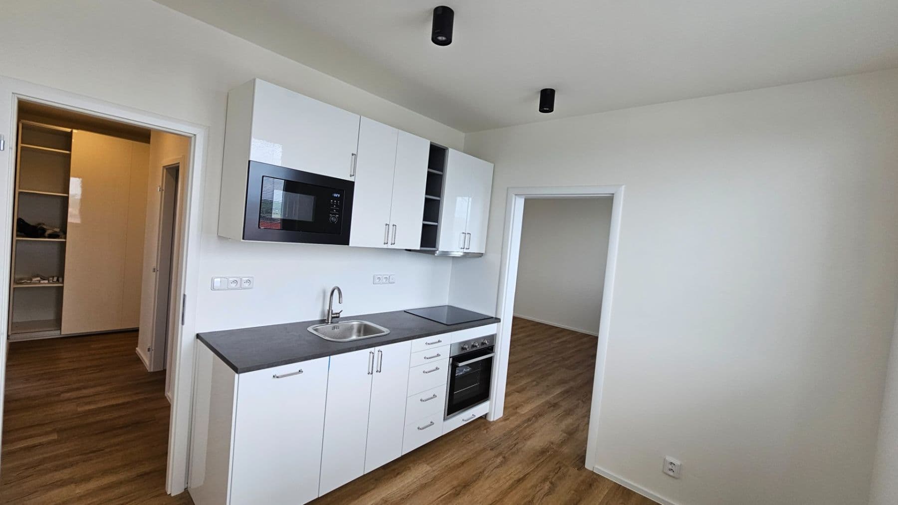 Prenájom bytu 3-izbový 74 m², Lamačova, Praha, Praha Prenájom bytu 3-izbový 74 m², Lamačova, Praha, Praha
