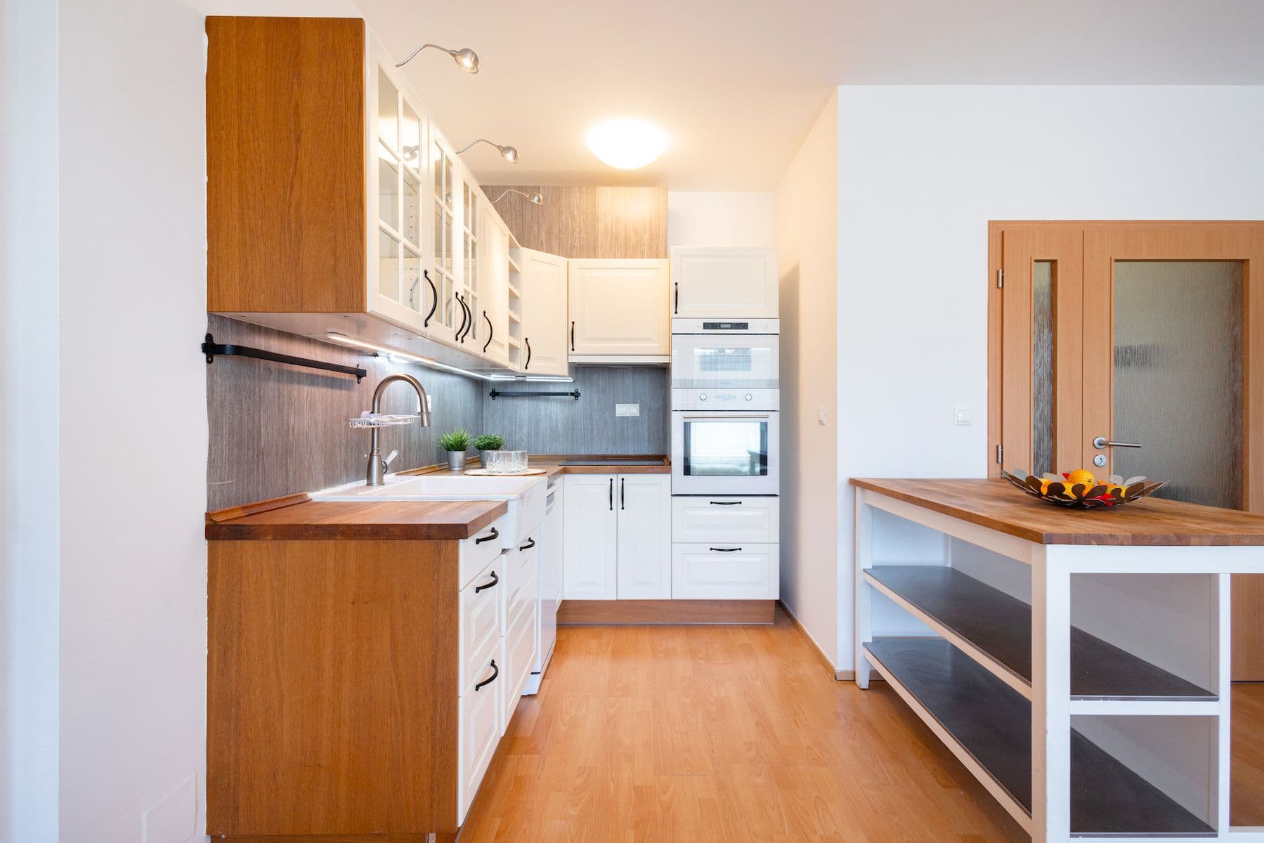 Predaj bytu 3-izbový 78 m², Nepelova, Praha, Praha Predaj bytu 3-izbový 78 m², Nepelova, Praha, Praha