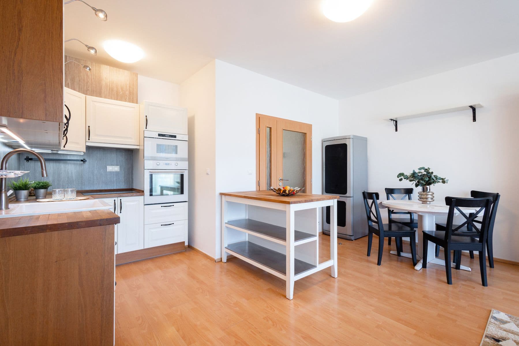 Predaj bytu 3-izbový 78 m², Nepelova, Praha, Praha Predaj bytu 3-izbový 78 m², Nepelova, Praha, Praha