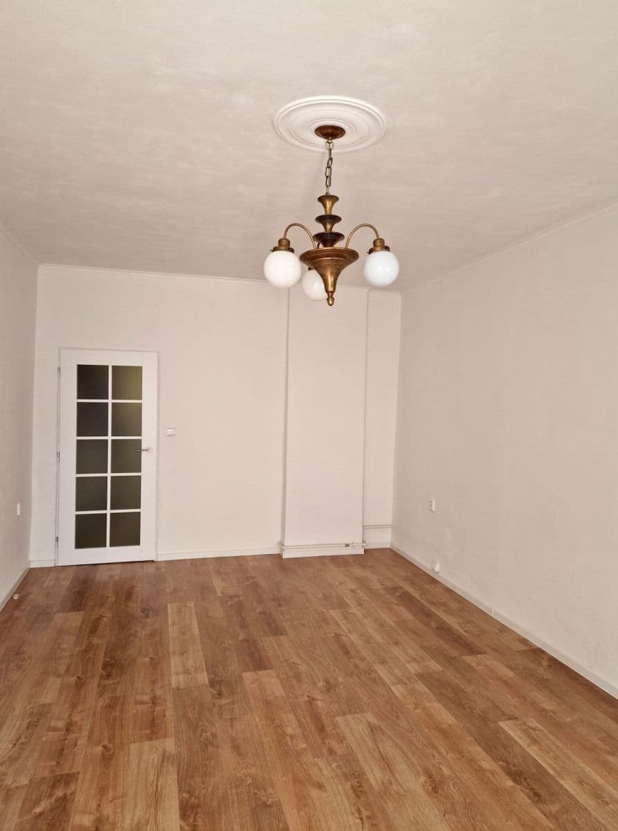 Prenájom bytu 1-izbový 34 m², Kosmákova, Jihlava, Kraj Vysočina Prenájom bytu 1-izbový 34 m², Kosmákova, Jihlava, Kraj Vysočina
