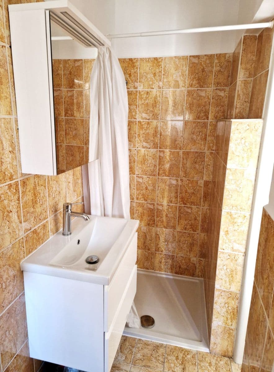 Prenájom bytu 1-izbový 34 m², Kosmákova, Jihlava, Kraj Vysočina Prenájom bytu 1-izbový 34 m², Kosmákova, Jihlava, Kraj Vysočina