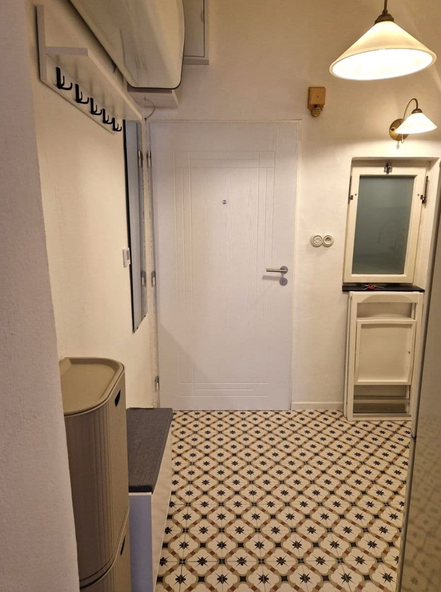 Prenájom bytu 1-izbový 34 m², Kosmákova, Jihlava, Kraj Vysočina Prenájom bytu 1-izbový 34 m², Kosmákova, Jihlava, Kraj Vysočina