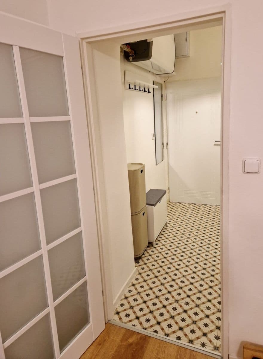 Prenájom bytu 1-izbový 34 m², Kosmákova, Jihlava, Kraj Vysočina Prenájom bytu 1-izbový 34 m², Kosmákova, Jihlava, Kraj Vysočina