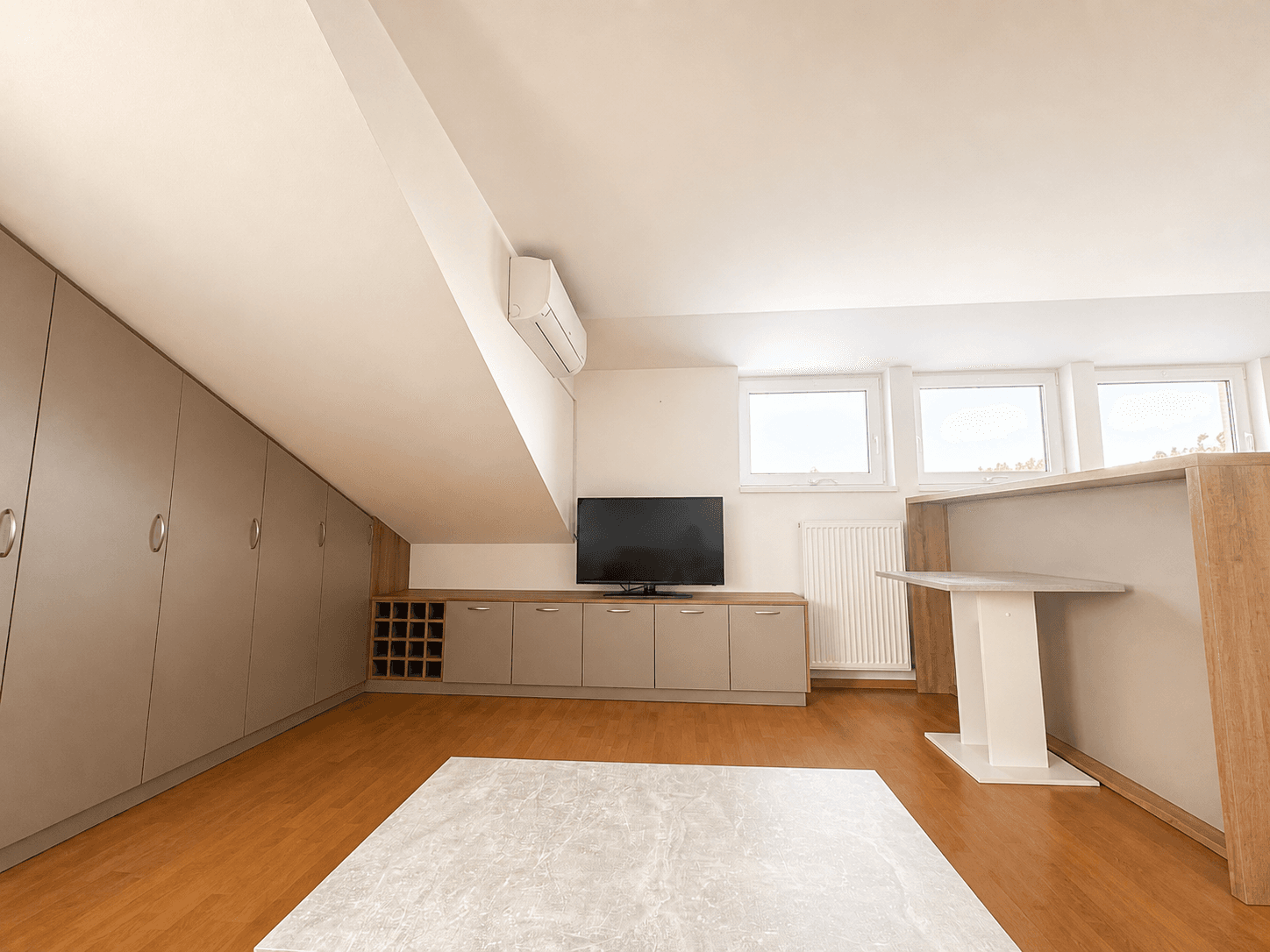 Prenájom bytu 2-izbový 47 m², Unhošťská, Hostivice, Středočeský kraj Prenájom bytu 2-izbový 47 m², Unhošťská, Hostivice, Středočeský kraj