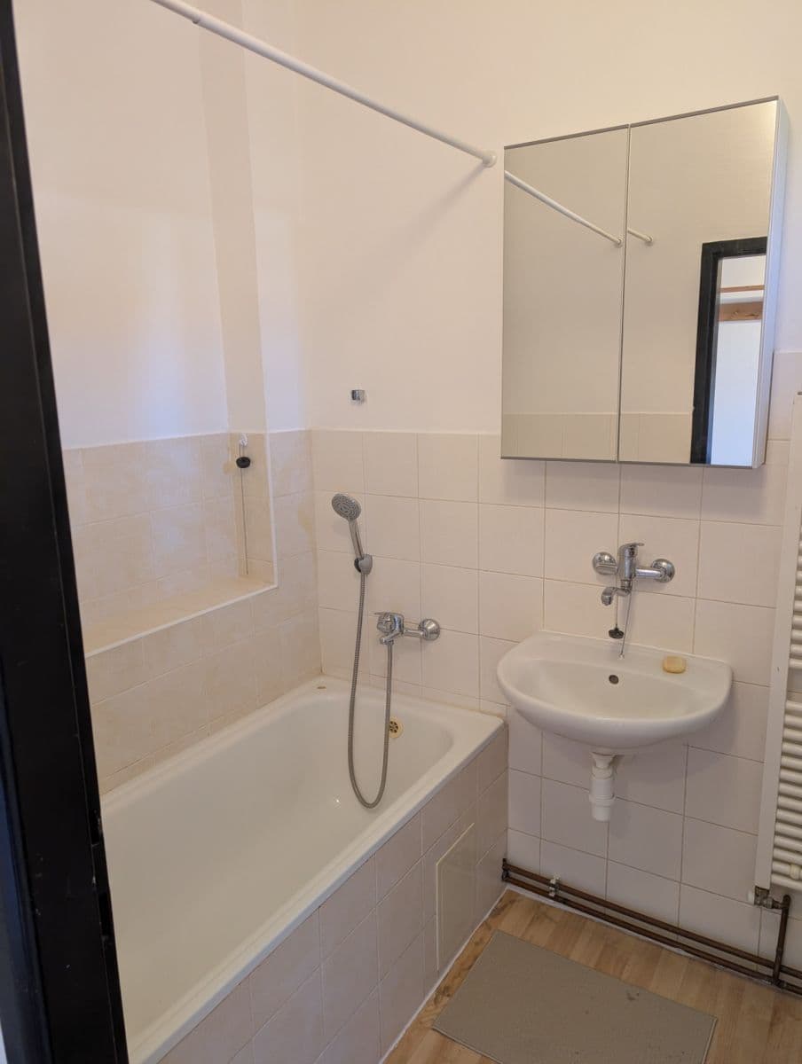 Prenájom bytu 2-izbový 42 m², Humpolecká, Praha, Praha Prenájom bytu 2-izbový 42 m², Humpolecká, Praha, Praha
