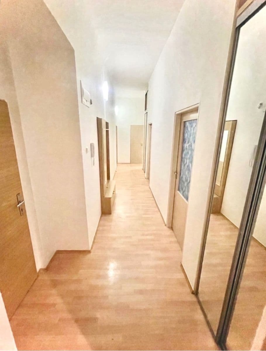 Prenájom bytu 18 m², Londýnská, Praha, Praha Prenájom bytu 18 m², Londýnská, Praha, Praha