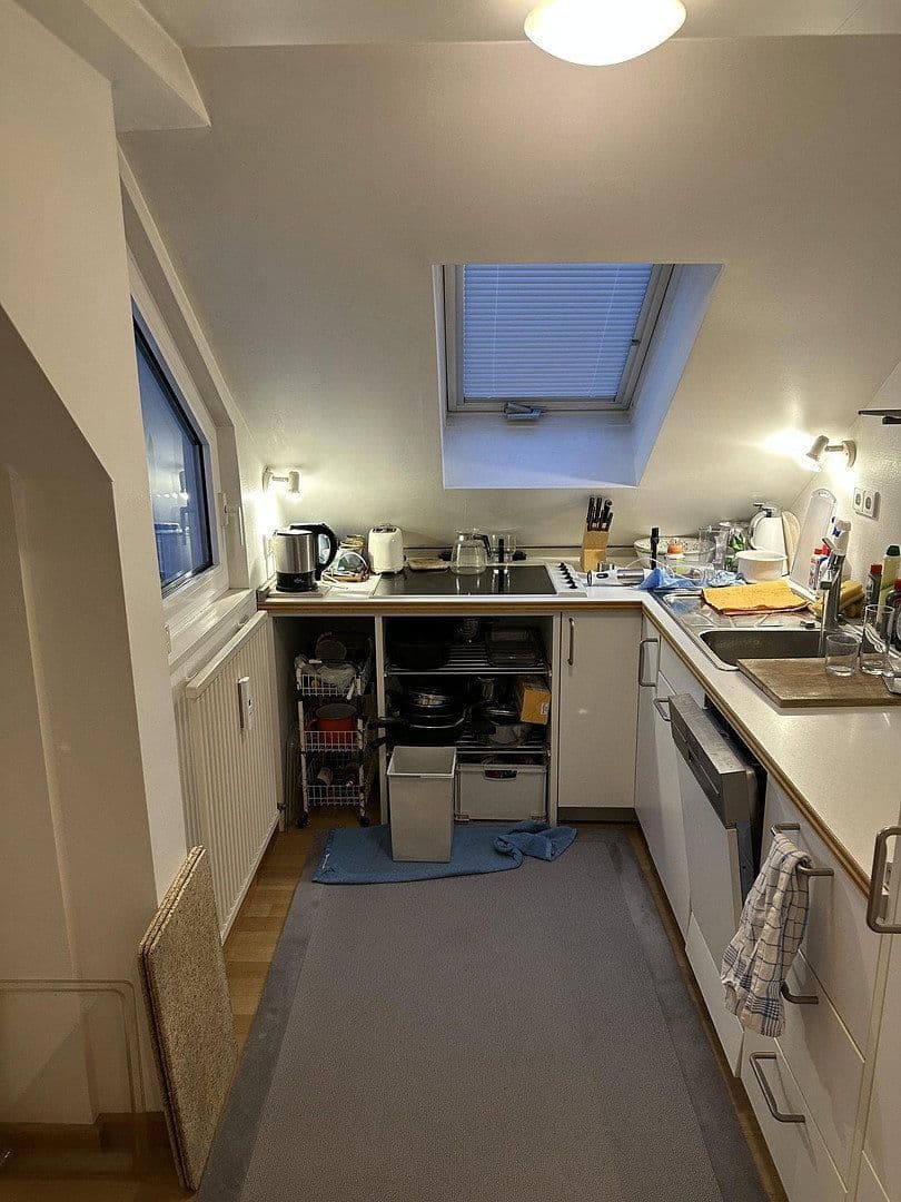 Prenájom bytu 2-izbový 89 m², Simmernstraße 12, München, Bavorsko Prenájom bytu 2-izbový 89 m², Simmernstraße 12, München, Bavorsko