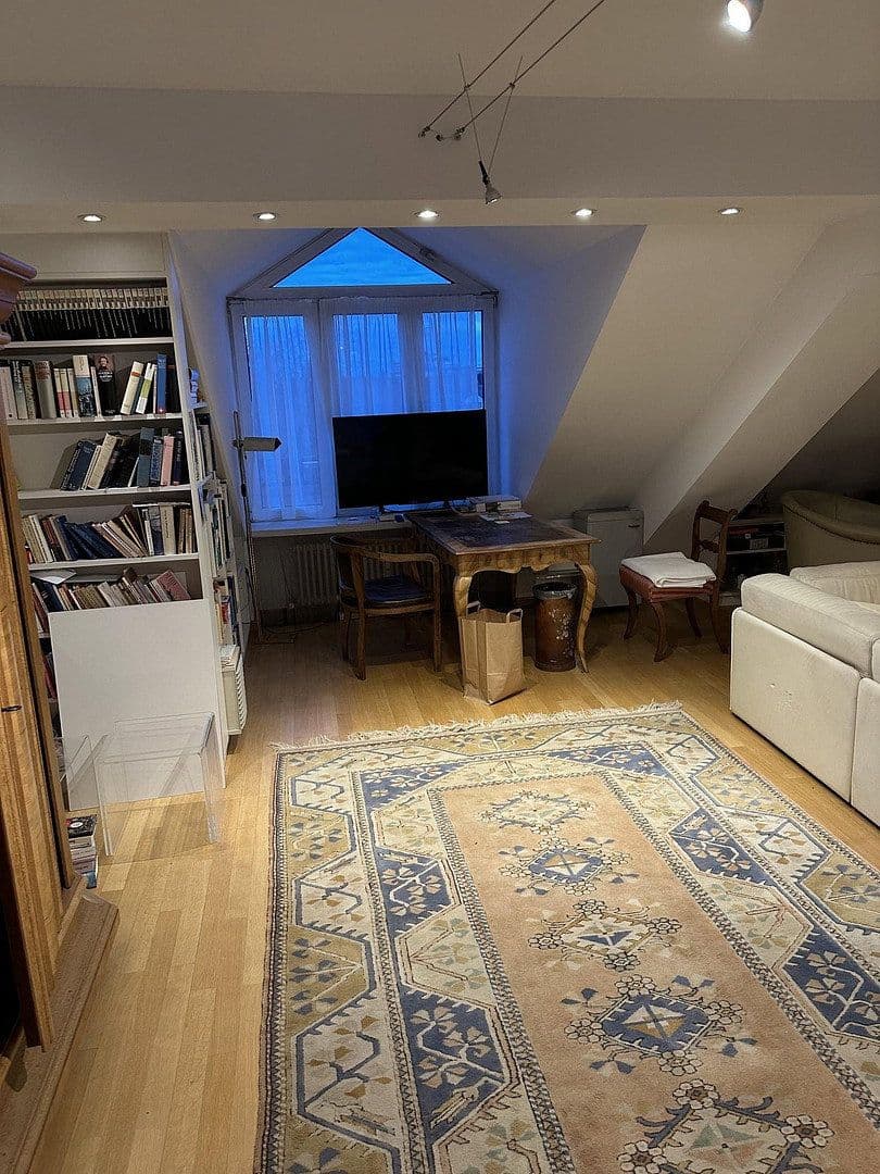 Prenájom bytu 2-izbový 89 m², Simmernstraße 12, München, Bavorsko Prenájom bytu 2-izbový 89 m², Simmernstraße 12, München, Bavorsko