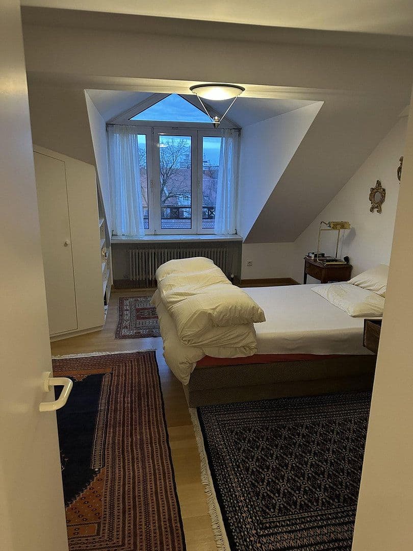 Prenájom bytu 2-izbový 89 m², Simmernstraße 12, München, Bavorsko Prenájom bytu 2-izbový 89 m², Simmernstraße 12, München, Bavorsko