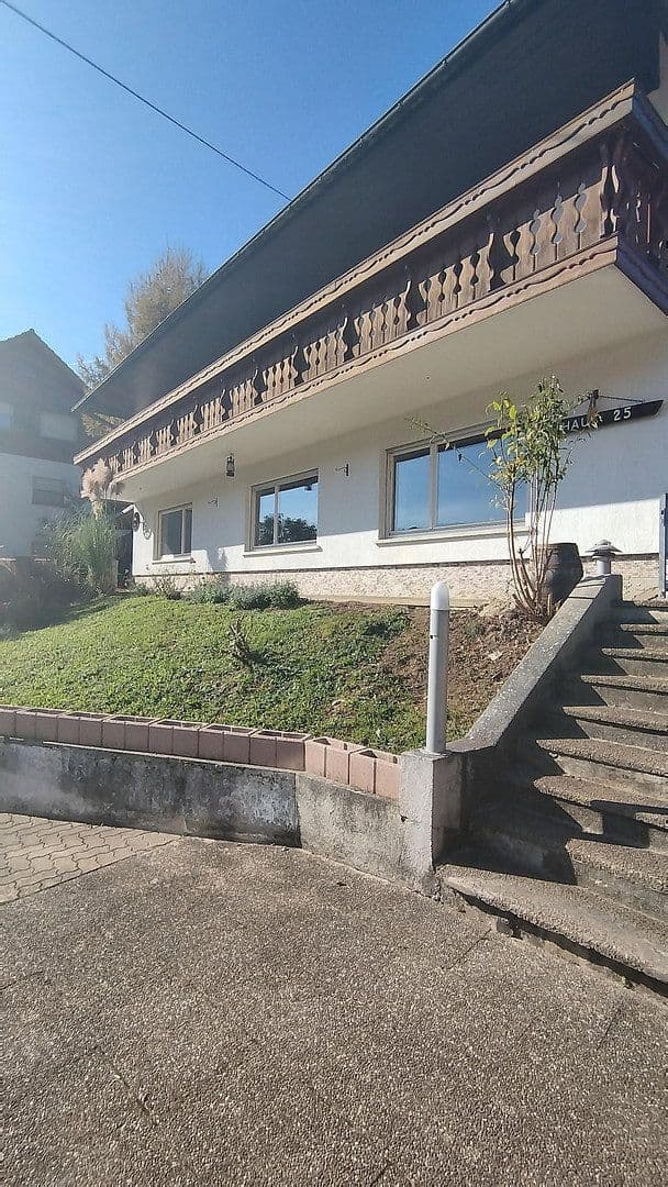 Predaj domu 338 m², pozemek 862 m², Johanniterstraße 25, Kandern, Bádensko-Wurttembersko Predaj domu 338 m², pozemek 862 m², Johanniterstraße 25, Kandern, Bádensko-Wurttembersko