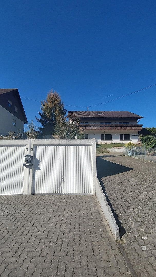 Predaj domu 338 m², pozemek 862 m², Johanniterstraße 25, Kandern, Bádensko-Wurttembersko Predaj domu 338 m², pozemek 862 m², Johanniterstraße 25, Kandern, Bádensko-Wurttembersko