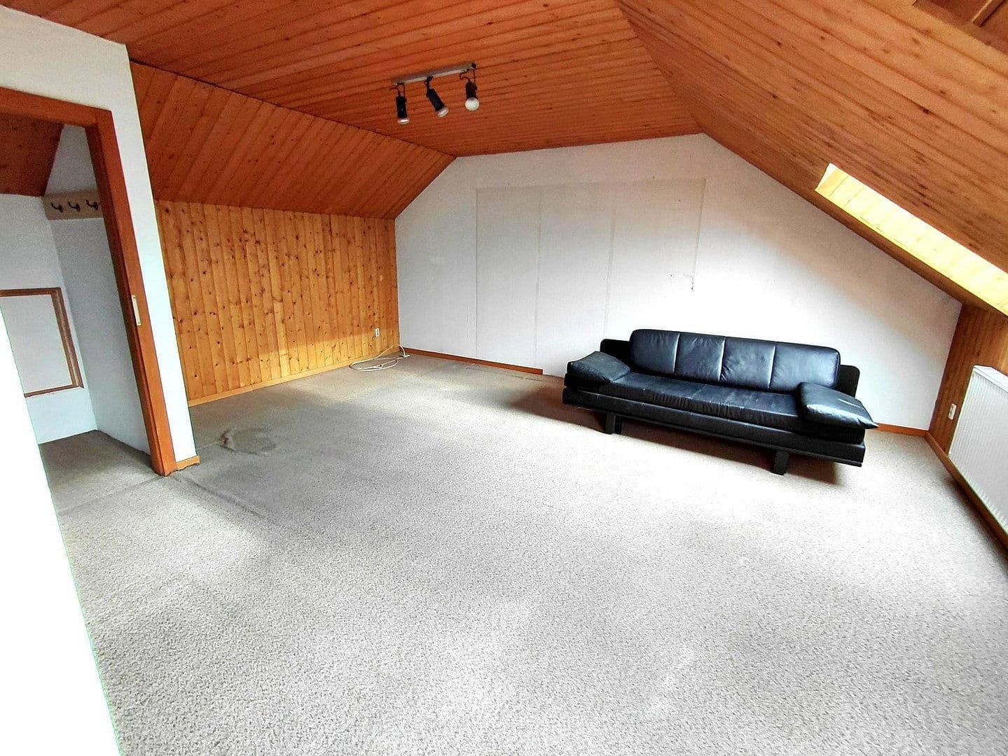 Predaj domu 128 m², pozemek 252 m², Heinrich-Heine-Str. 7, Oestrich-Winkel, Hesensko Predaj domu 128 m², pozemek 252 m², Heinrich-Heine-Str. 7, Oestrich-Winkel, Hesensko