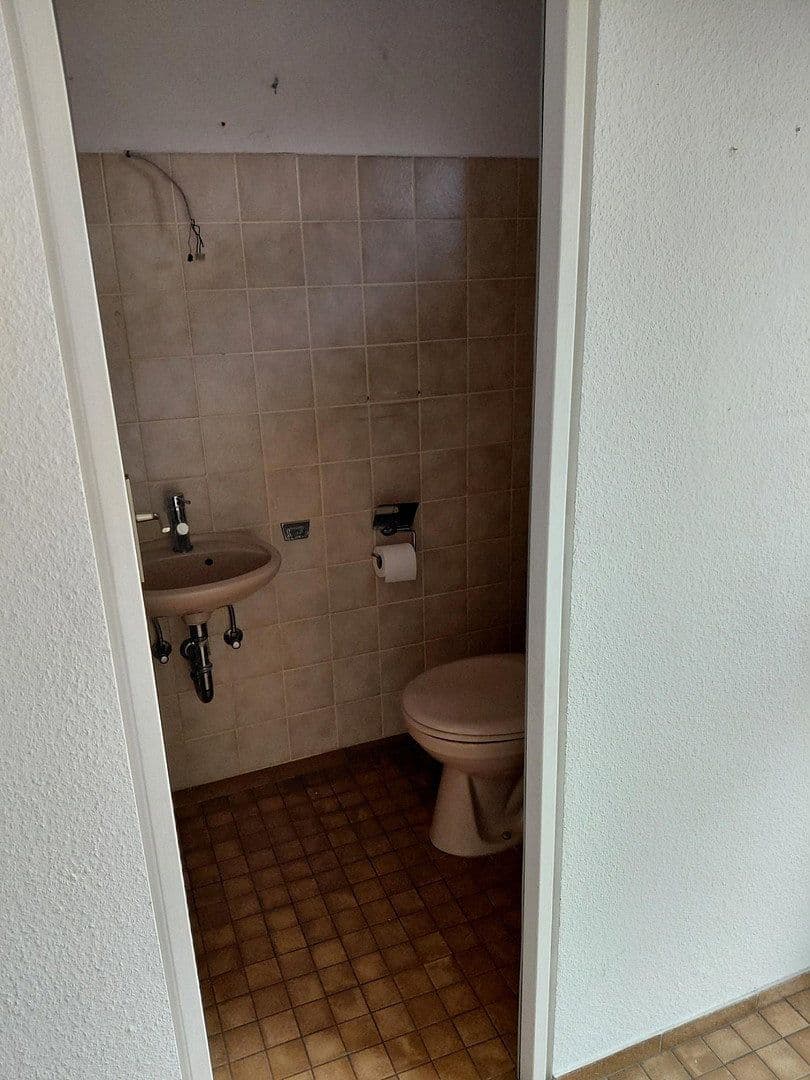 Predaj domu 128 m², pozemek 252 m², Heinrich-Heine-Str. 7, Oestrich-Winkel, Hesensko Predaj domu 128 m², pozemek 252 m², Heinrich-Heine-Str. 7, Oestrich-Winkel, Hesensko