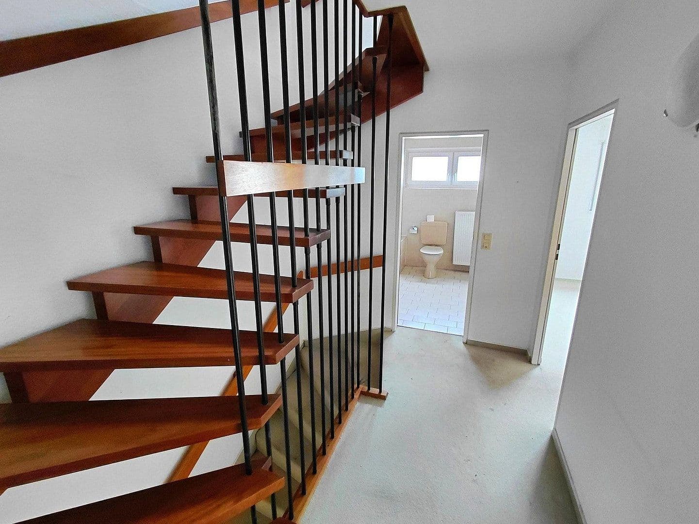 Predaj domu 128 m², pozemek 252 m², Heinrich-Heine-Str. 7, Oestrich-Winkel, Hesensko Predaj domu 128 m², pozemek 252 m², Heinrich-Heine-Str. 7, Oestrich-Winkel, Hesensko