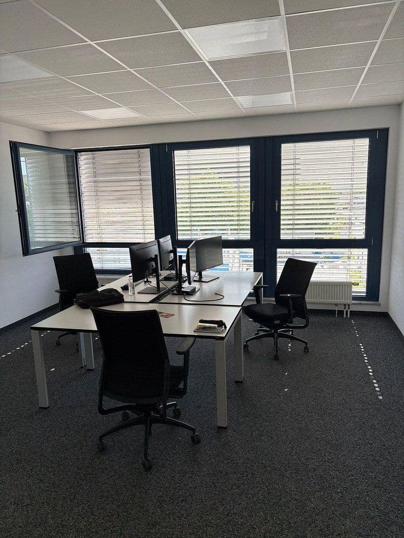 Prenájom kancelárie 50 m², Berner Str. 71, Frankfurt - Nieder-Eschbach, Hesensko Prenájom kancelárie 50 m², Berner Str. 71, Frankfurt - Nieder-Eschbach, Hesensko