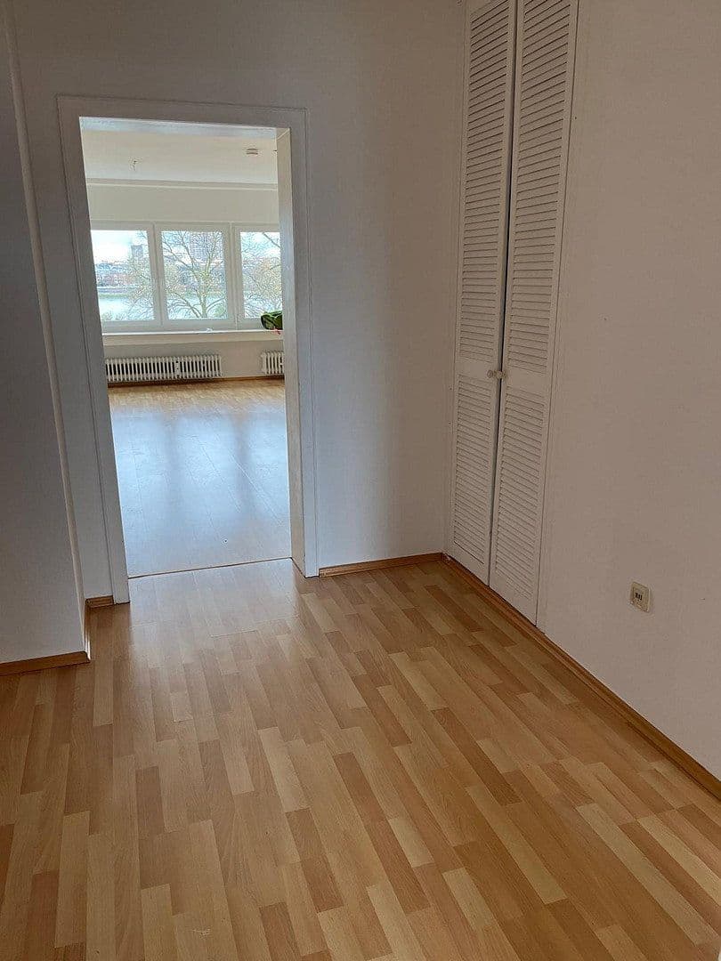 Prenájom bytu 3-izbový 77 m², Alfred-Schütte-Allee 162, Köln, Severné Porýnie - Westfálsko Prenájom bytu 3-izbový 77 m², Alfred-Schütte-Allee 162, Köln, Severné Porýnie - Westfálsko