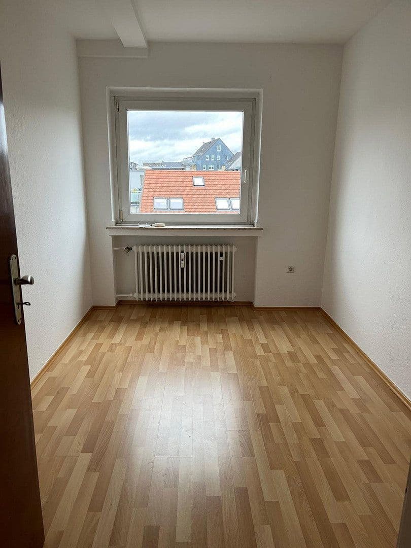 Prenájom bytu 3-izbový 77 m², Alfred-Schütte-Allee 162, Köln, Severné Porýnie - Westfálsko Prenájom bytu 3-izbový 77 m², Alfred-Schütte-Allee 162, Köln, Severné Porýnie - Westfálsko