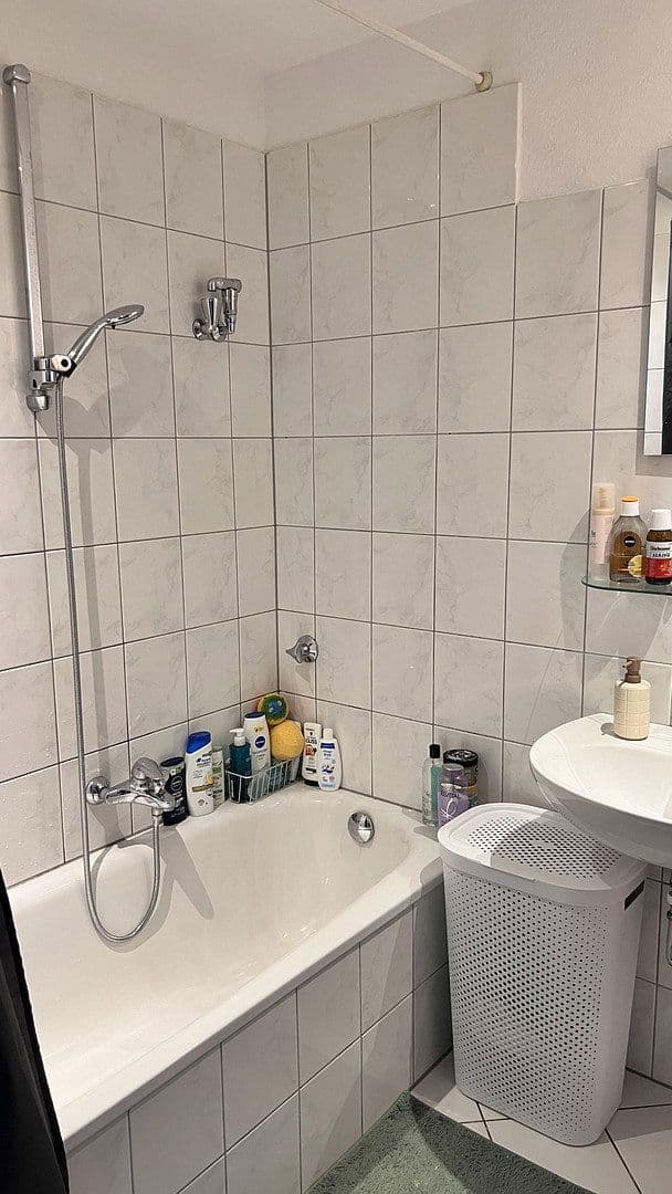 Prenájom bytu 3-izbový 79 m², Niederdonker Str. 9, Düsseldorf, Severné Porýnie - Westfálsko Prenájom bytu 3-izbový 79 m², Niederdonker Str. 9, Düsseldorf, Severné Porýnie - Westfálsko