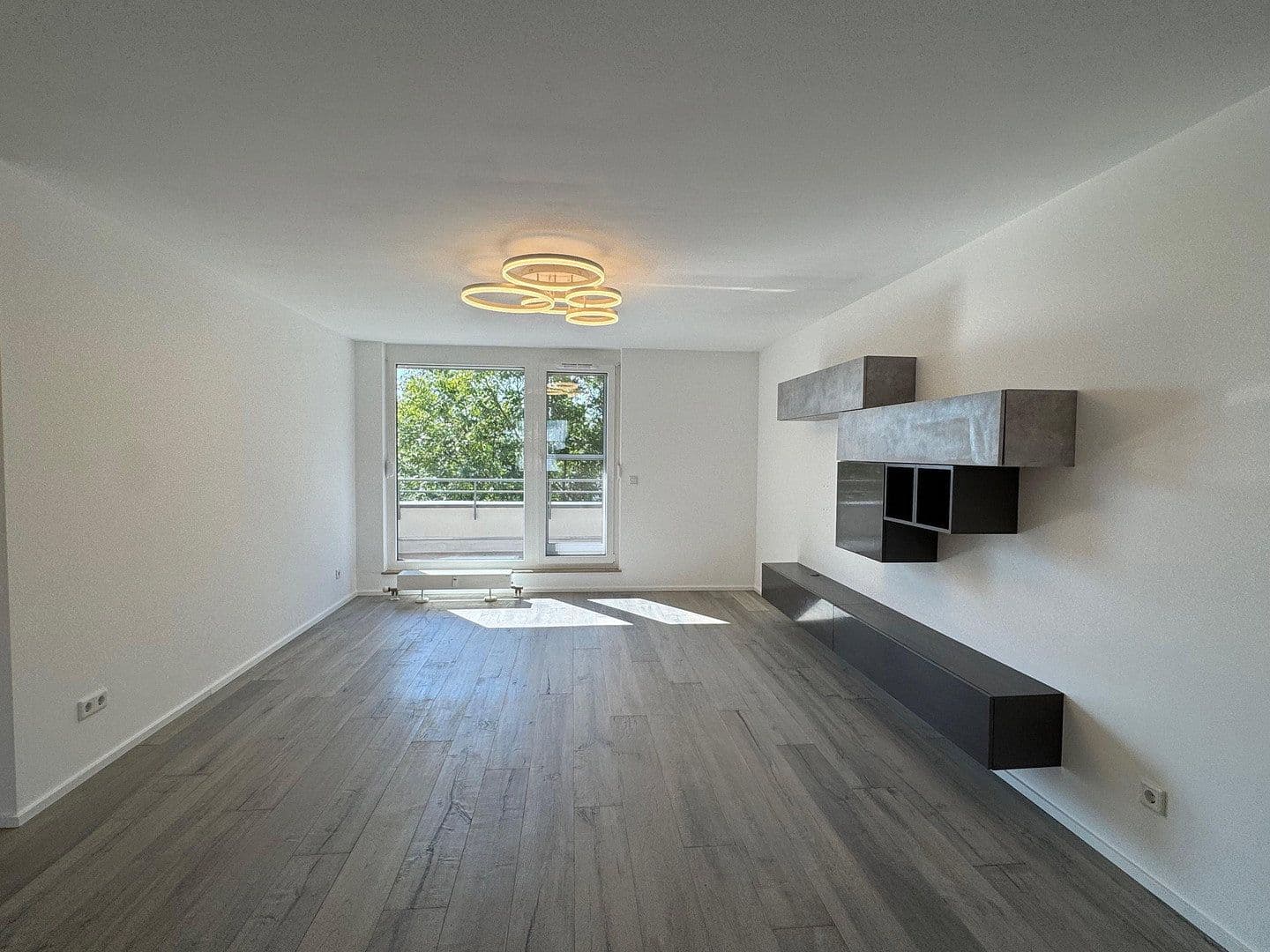 Predaj bytu 4-izbový 91 m², Konrad-Adenauer-Straße 2/1, Weinheim, Bádensko-Wurttembersko Predaj bytu 4-izbový 91 m², Konrad-Adenauer-Straße 2/1, Weinheim, Bádensko-Wurttembersko