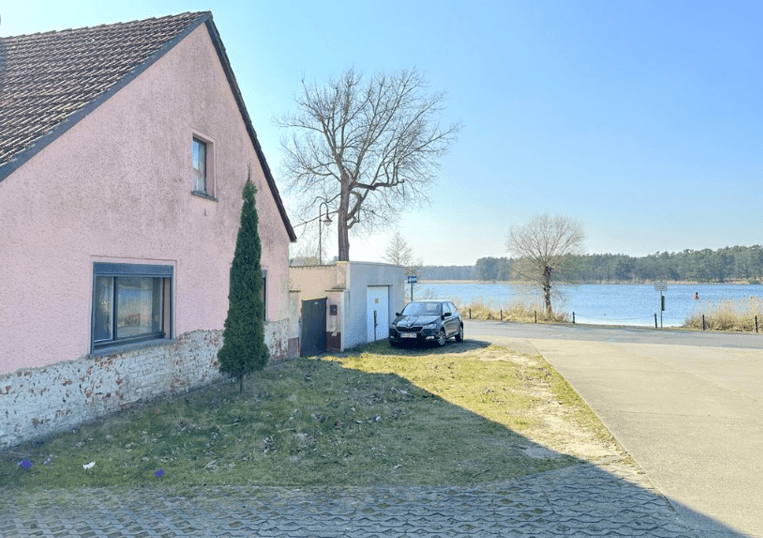 Predaj domu 157 m², pozemek 1.050 m², Dorfstraße 7, Havelsee, Brandenbursko Predaj domu 157 m², pozemek 1.050 m², Dorfstraße 7, Havelsee, Brandenbursko
