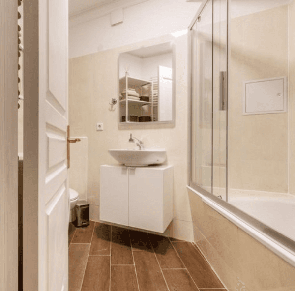 Prenájom bytu 3-izbový 104 m², Gitschiner Strasse 89, Berlin, Berlín Prenájom bytu 3-izbový 104 m², Gitschiner Strasse 89, Berlin, Berlín