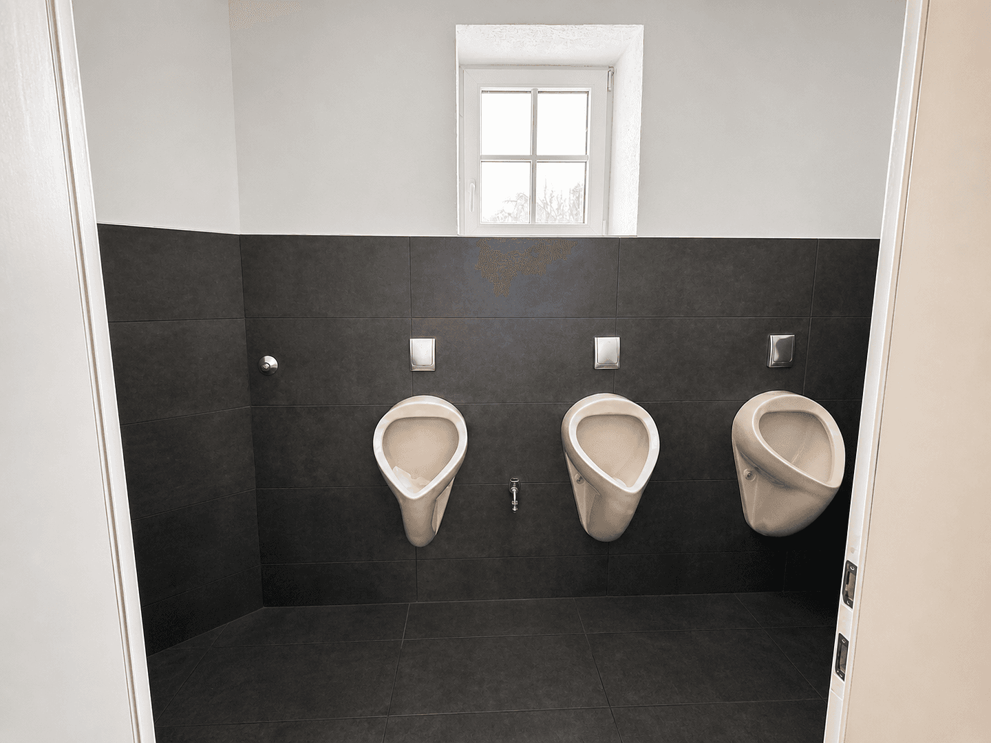 Prenájom nebytového priestoru 235 m², Auf der Heide 4, Frankenberg (Eder), Hesensko Prenájom nebytového priestoru 235 m², Auf der Heide 4, Frankenberg (Eder), Hesensko