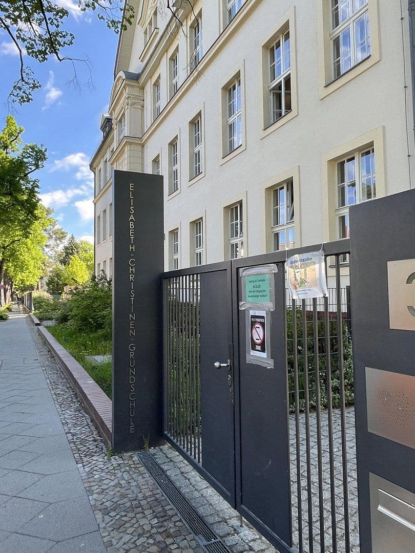 Predaj pozemku 1.421 m², Berlin, Berlín Predaj pozemku 1.421 m², Berlin, Berlín