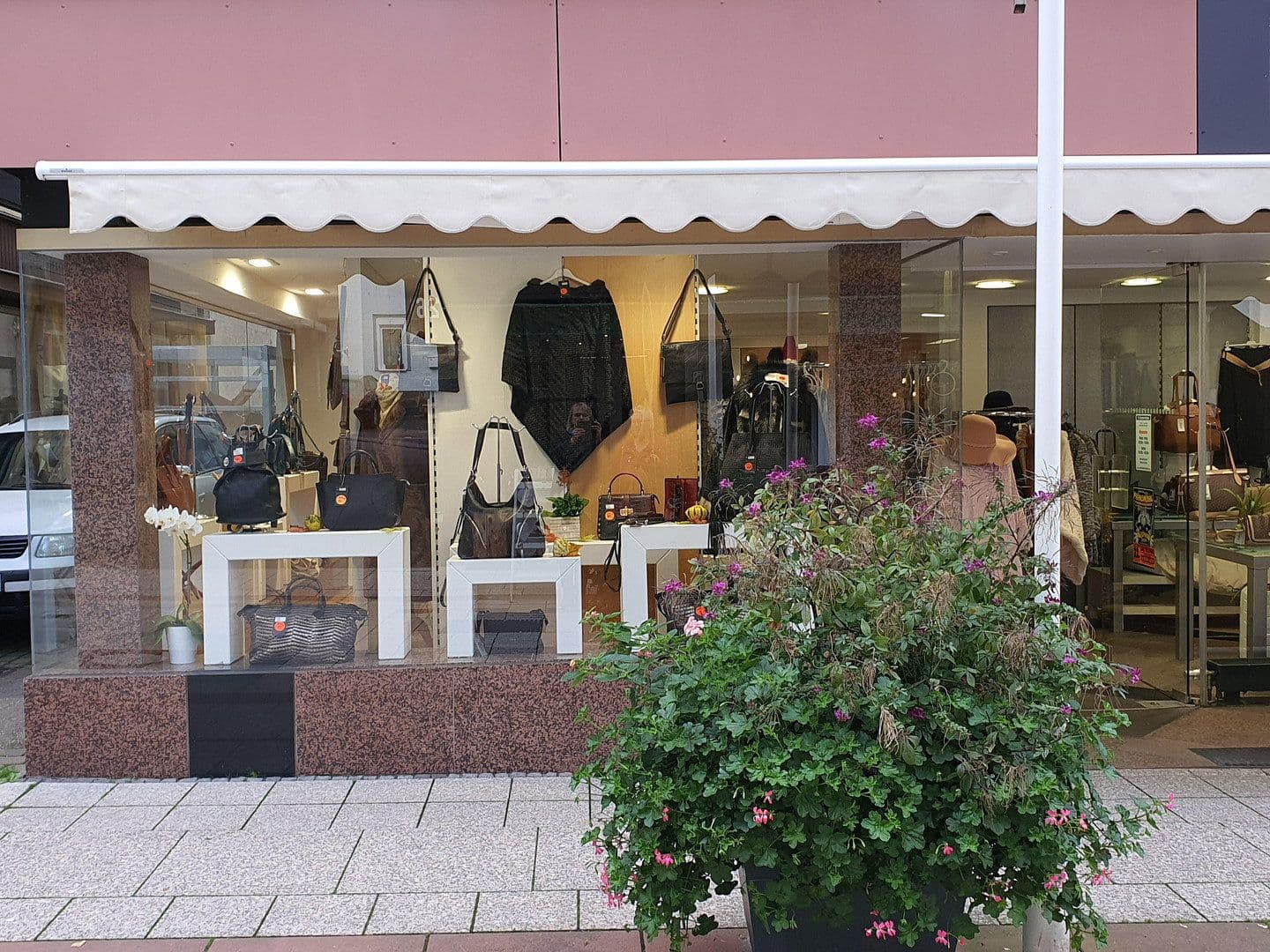Prenájom nebytového priestoru 85 m², Wilhelmstr. 23, Bad Wildbad, Bádensko-Wurttembersko Prenájom nebytového priestoru 85 m², Wilhelmstr. 23, Bad Wildbad, Bádensko-Wurttembersko