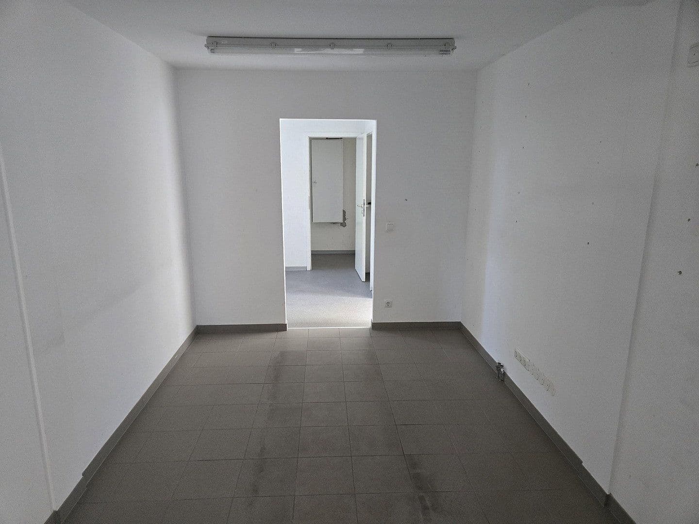 Prenájom nebytového priestoru 185 m², Windbergweg 1, Berlin, Berlín Prenájom nebytového priestoru 185 m², Windbergweg 1, Berlin, Berlín