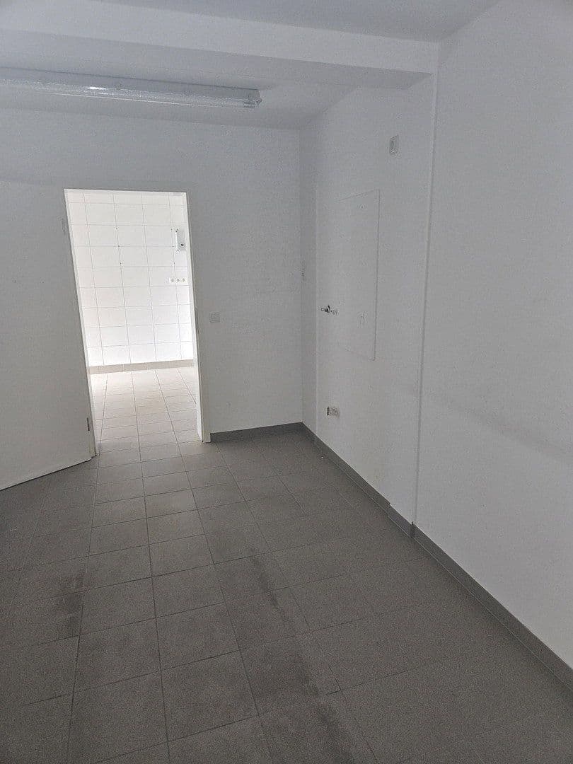 Prenájom nebytového priestoru 185 m², Windbergweg 1, Berlin, Berlín Prenájom nebytového priestoru 185 m², Windbergweg 1, Berlin, Berlín