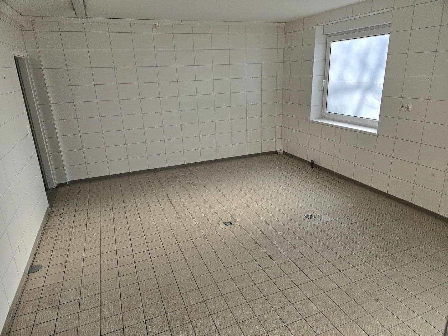 Prenájom nebytového priestoru 185 m², Windbergweg 1, Berlin, Berlín Prenájom nebytového priestoru 185 m², Windbergweg 1, Berlin, Berlín