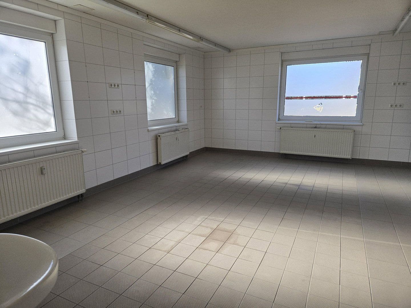 Prenájom nebytového priestoru 185 m², Windbergweg 1, Berlin, Berlín Prenájom nebytového priestoru 185 m², Windbergweg 1, Berlin, Berlín