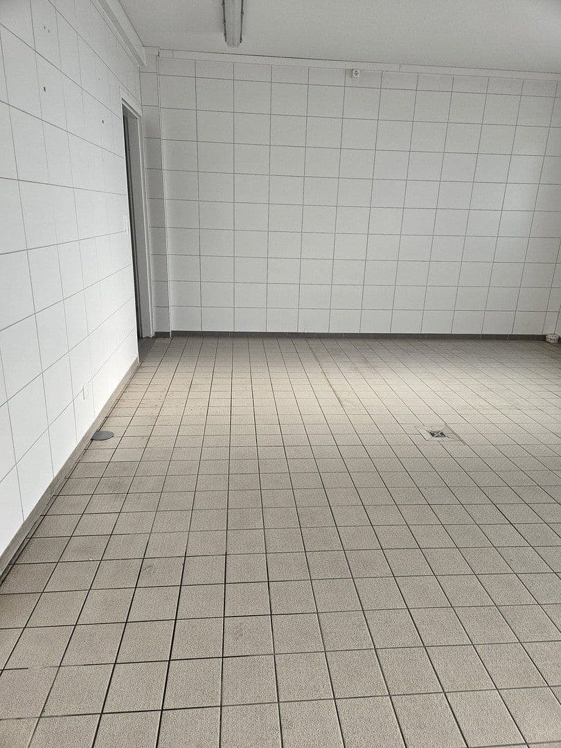 Prenájom nebytového priestoru 185 m², Windbergweg 1, Berlin, Berlín Prenájom nebytového priestoru 185 m², Windbergweg 1, Berlin, Berlín