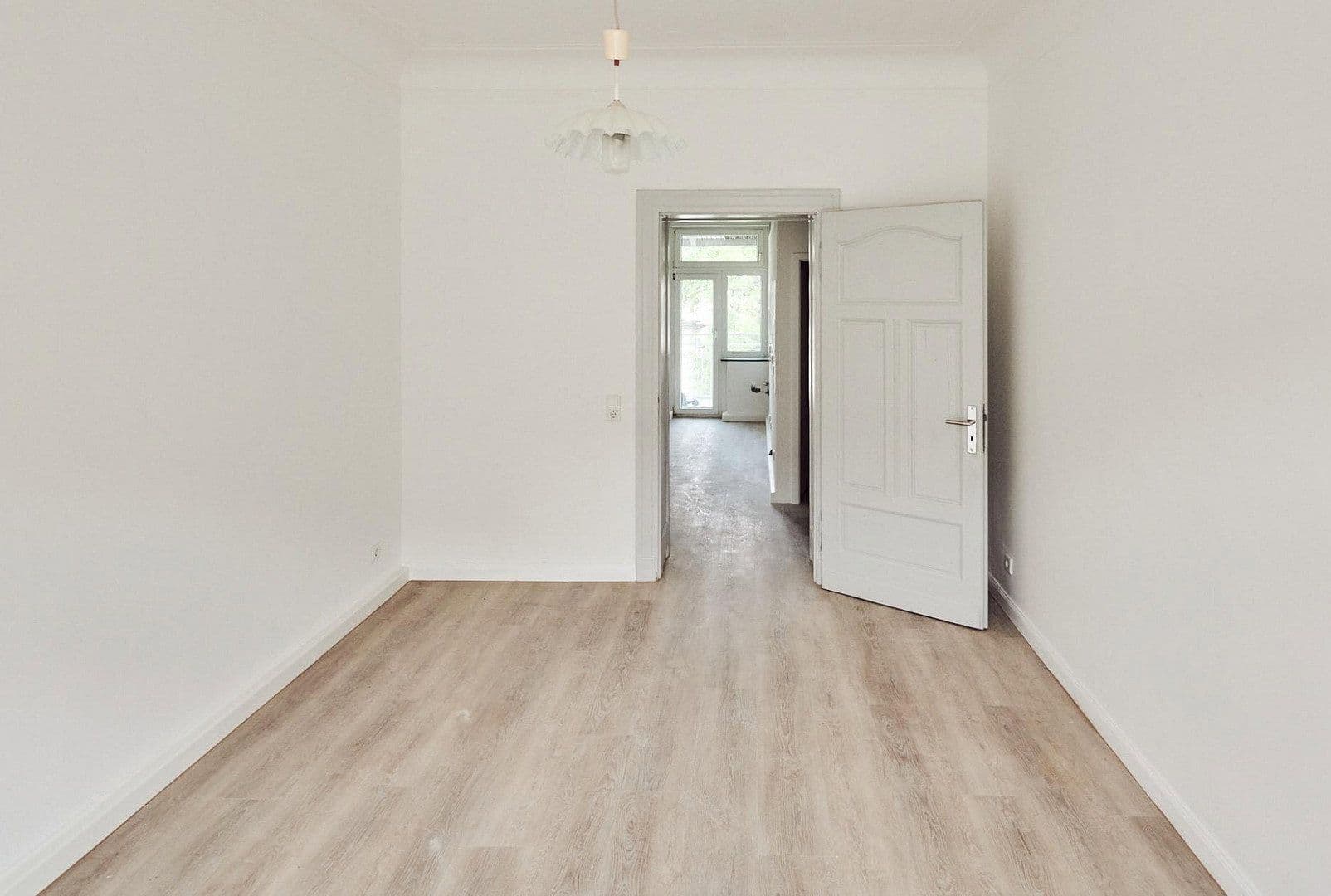 Prenájom bytu 3-izbový 96 m², Düsseldorf, Severné Porýnie - Westfálsko Prenájom bytu 3-izbový 96 m², Düsseldorf, Severné Porýnie - Westfálsko