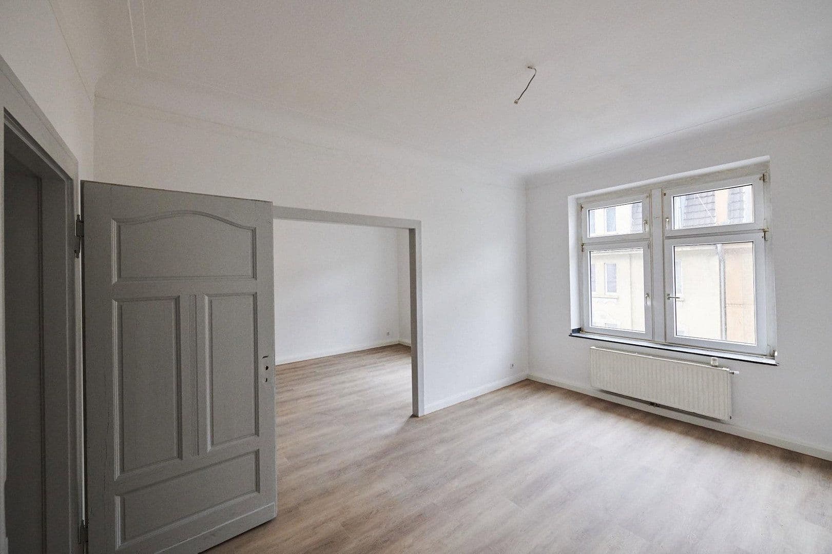 Prenájom bytu 3-izbový 96 m², Düsseldorf, Severné Porýnie - Westfálsko Prenájom bytu 3-izbový 96 m², Düsseldorf, Severné Porýnie - Westfálsko