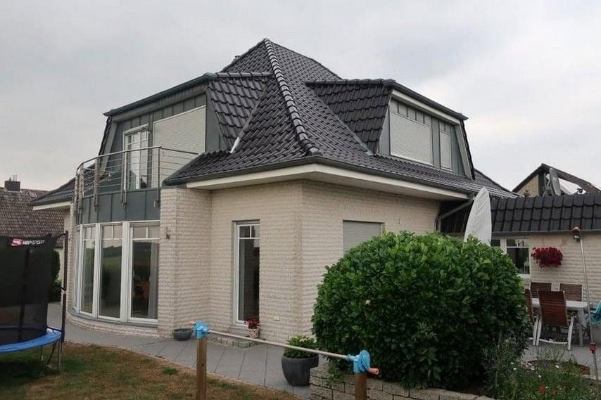 Predaj domu 180 m², pozemek 550 m², Seelze, Dolné Sasko Predaj domu 180 m², pozemek 550 m², Seelze, Dolné Sasko