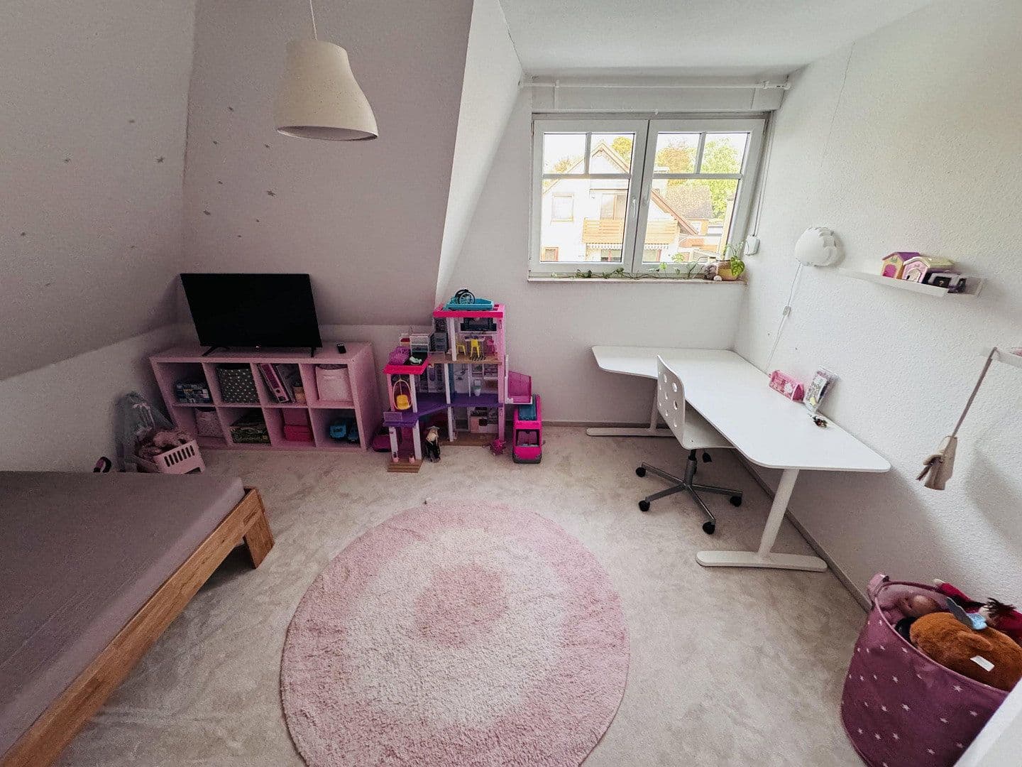 Predaj domu 180 m², pozemek 550 m², Seelze, Dolné Sasko Predaj domu 180 m², pozemek 550 m², Seelze, Dolné Sasko