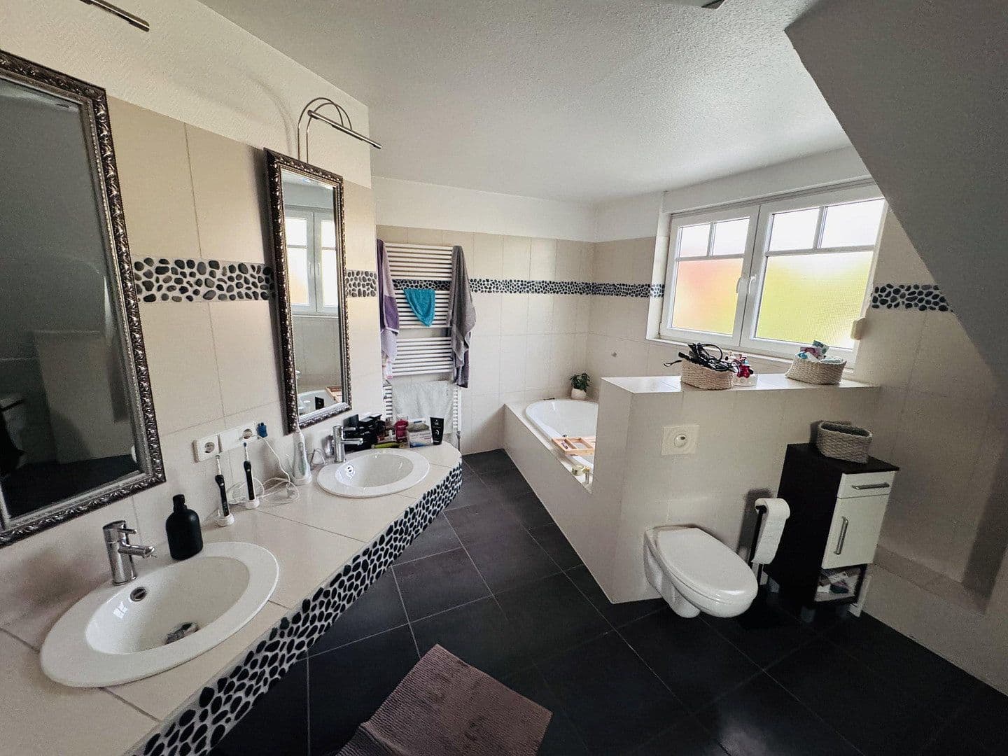 Predaj domu 180 m², pozemek 550 m², Seelze, Dolné Sasko Predaj domu 180 m², pozemek 550 m², Seelze, Dolné Sasko