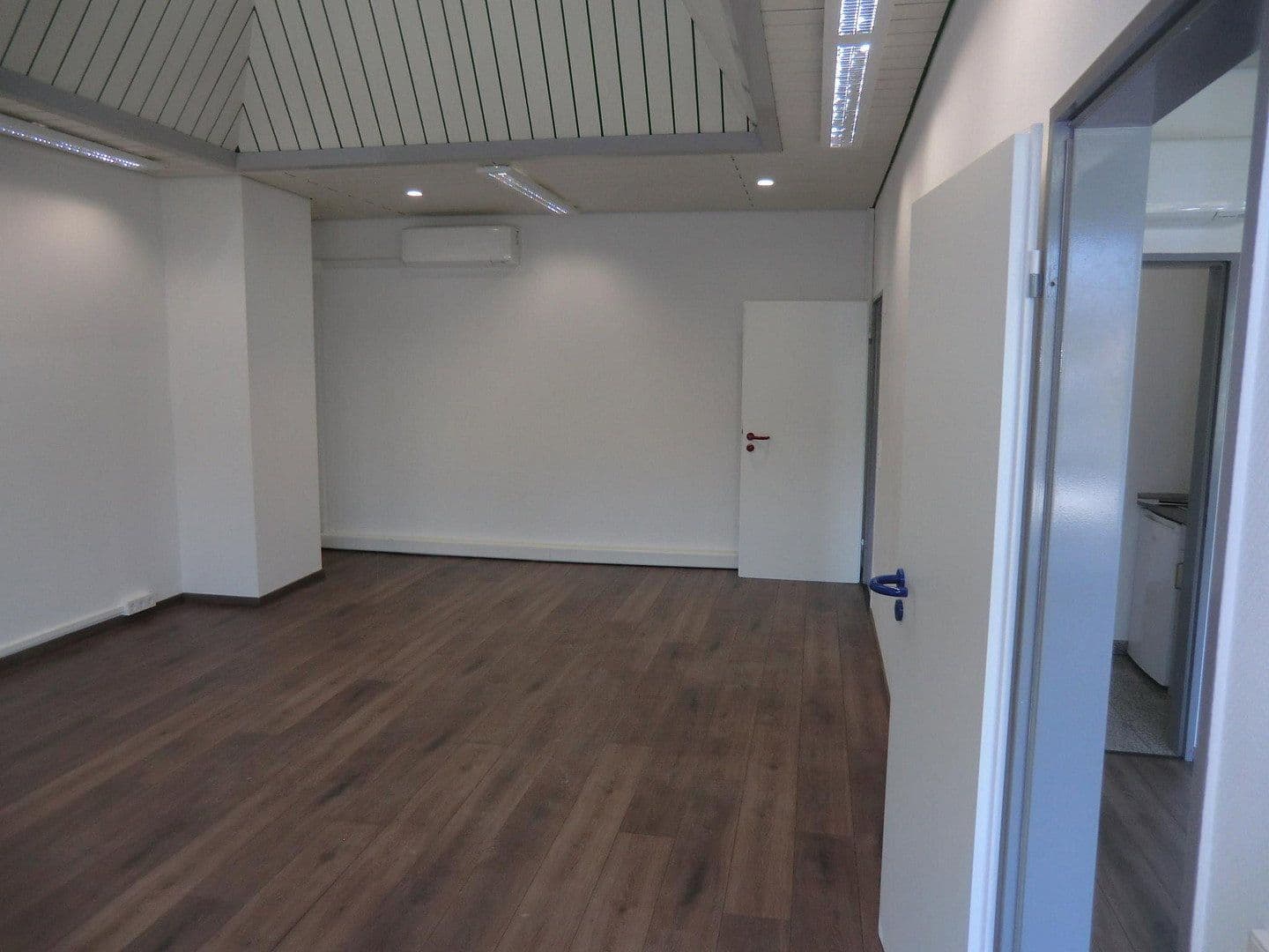 Prenájom kancelárie 112 m², Maybachstr. 3, Karlsruhe, Bádensko-Wurttembersko Prenájom kancelárie 112 m², Maybachstr. 3, Karlsruhe, Bádensko-Wurttembersko