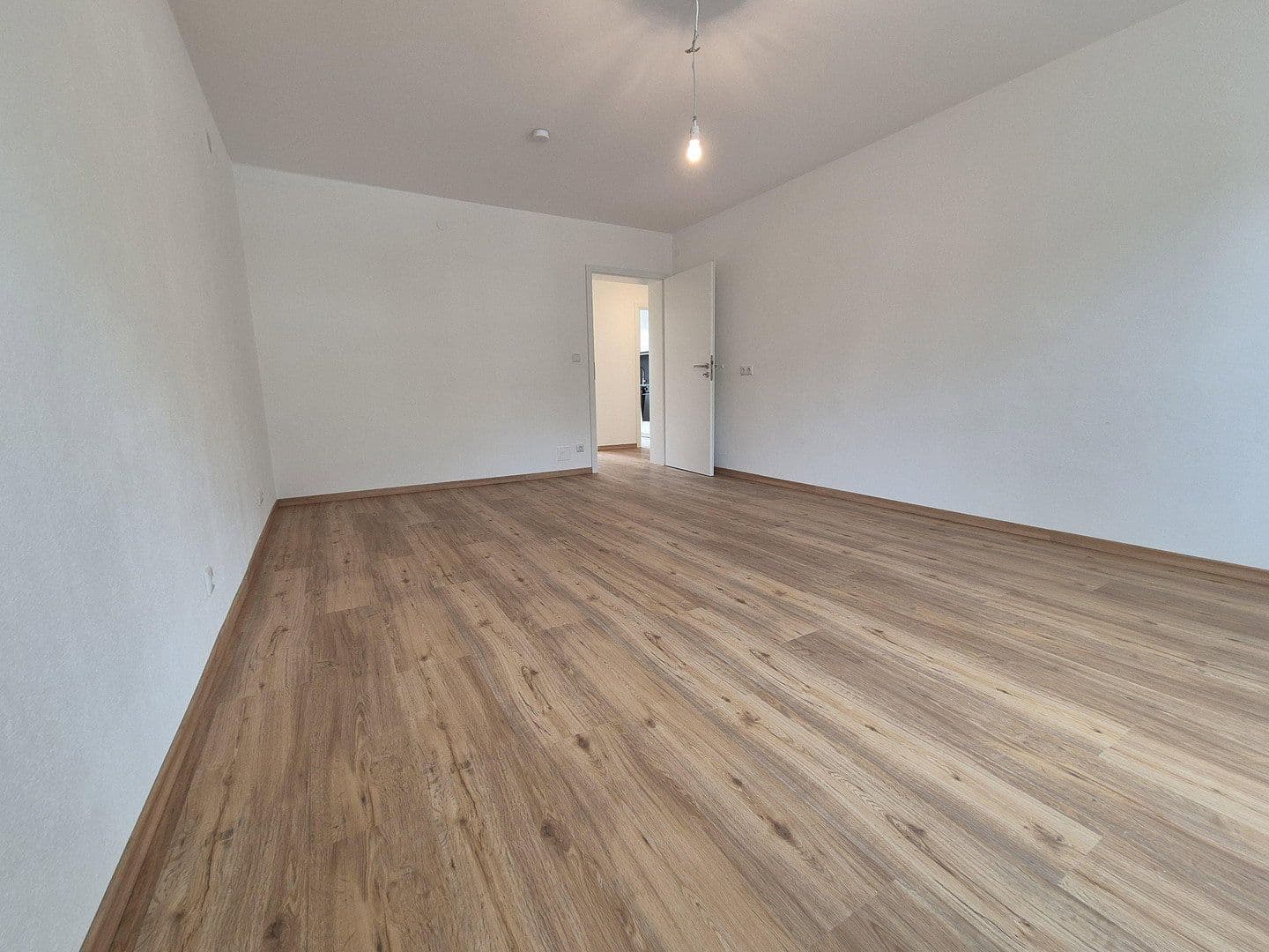 Prenájom bytu 2-izbový 55 m², München, Bavorsko Prenájom bytu 2-izbový 55 m², München, Bavorsko