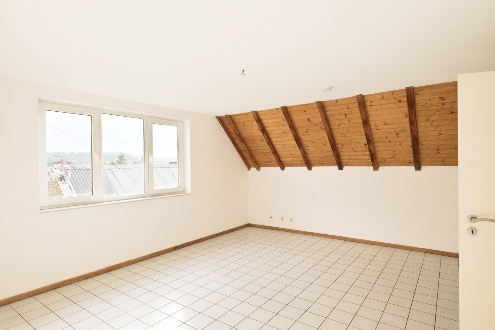 Predaj domu 107 m², pozemek 332 m², Mehren, Porýnie-Falcko Predaj domu 107 m², pozemek 332 m², Mehren, Porýnie-Falcko