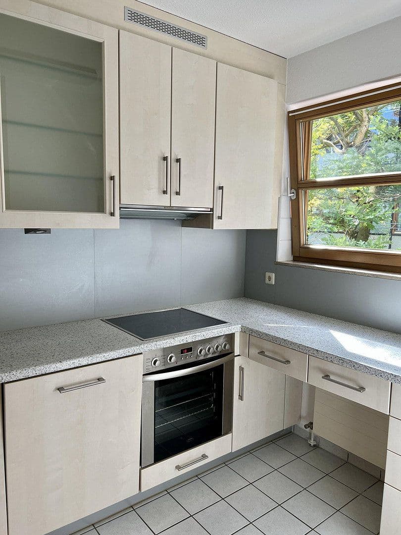 Prenájom bytu 3-izbový 88 m², Wilhelmstr. 37, Böblingen, Bádensko-Wurttembersko Prenájom bytu 3-izbový 88 m², Wilhelmstr. 37, Böblingen, Bádensko-Wurttembersko