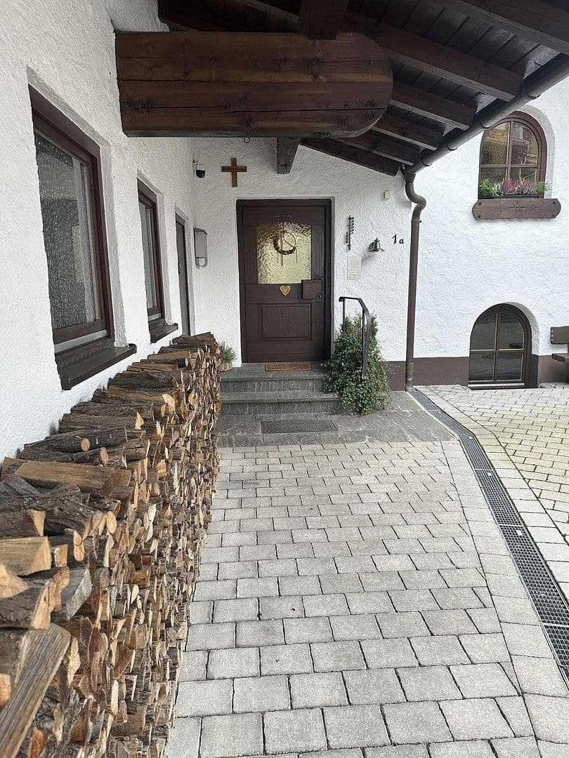 Predaj domu 200 m², pozemek 874 m², An der Schanz 1a, Burgberg im Allgäu, Bavorsko Predaj domu 200 m², pozemek 874 m², An der Schanz 1a, Burgberg im Allgäu, Bavorsko