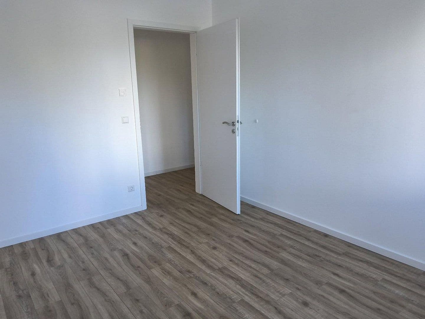 Prenájom bytu 3-izbový 87 m², Berlin, Berlín Prenájom bytu 3-izbový 87 m², Berlin, Berlín